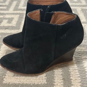 Halogen wedge boots